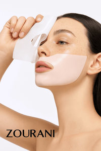 Vrouw gebruikt huidverzorging met het Zourani LED Face Masker als onderdeel van haar routine